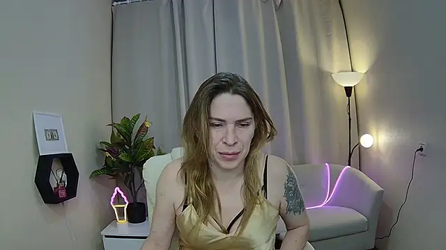 TessaDaybreak online show from March 11, 9:03 am