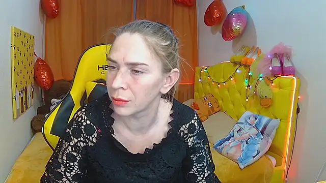 Snapshot of TessaDaybreak chatting on March 22, 10:28 am TessaDaybreak online show from March 22, 10:28 am