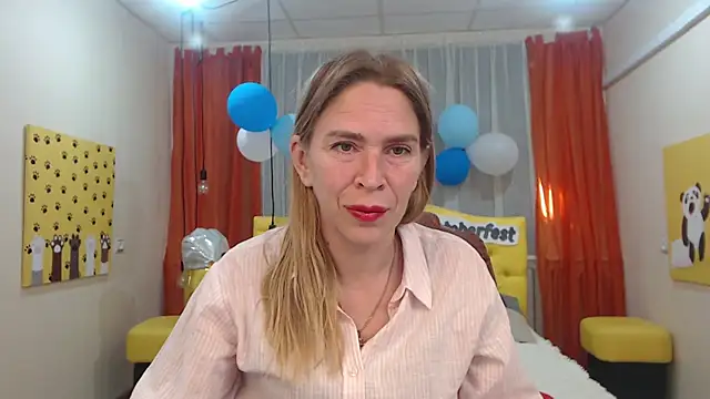 Snapshot of TessaDaybreak chatting on September 24, 6:20 am TessaDaybreak online show from September 24, 6:20 am