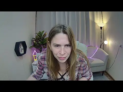 Snapshot of TessaDaybreak chatting on May 15, 7:39 am TessaDaybreak online show from May 15, 7:39 am