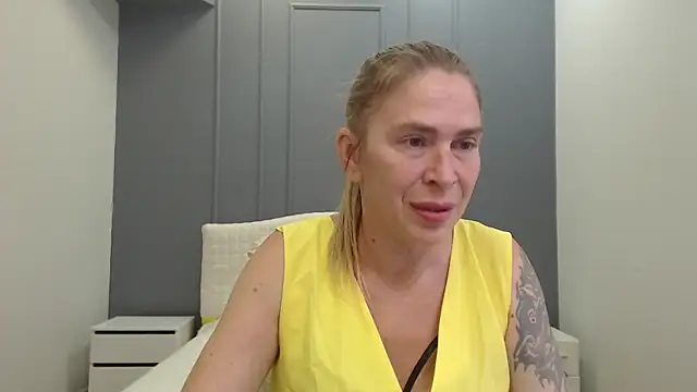 Snapshot of TessaDaybreak chatting on July 18, 8:12 am TessaDaybreak online show from July 18, 8:12 am