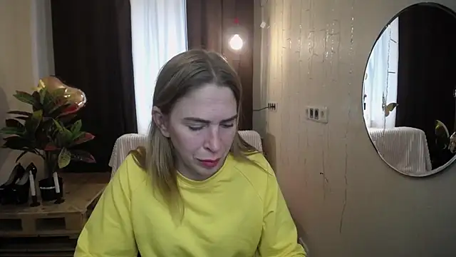 Snapshot of TessaDaybreak chatting on March 18, 10:28 am TessaDaybreak online show from March 18, 10:28 am