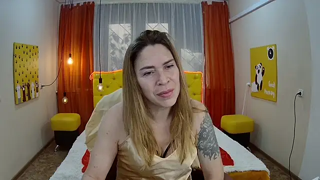 Snapshot of TessaDaybreak chatting on November 14, 8:18 am TessaDaybreak online show from November 14, 8:18 am