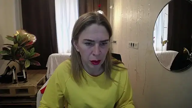 Snapshot of TessaDaybreak chatting on March 18, 7:22 am TessaDaybreak online show from March 18, 7:22 am