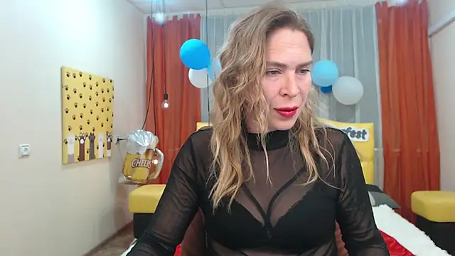 Snapshot of TessaDaybreak chatting on October 2, 7:12 am TessaDaybreak online show from October 2, 7:12 am