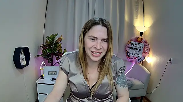 Snapshot of TessaDaybreak chatting on May 22, 7:28 am TessaDaybreak online show from May 22, 7:28 am