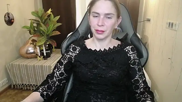 Snapshot of TessaDaybreak chatting on February 27, 4:54 pm TessaDaybreak online show from February 27, 4:54 pm