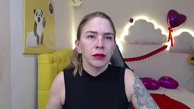 Snapshot of TessaDaybreak chatting on March 23, 7:31 am TessaDaybreak online show from March 23, 7:31 am