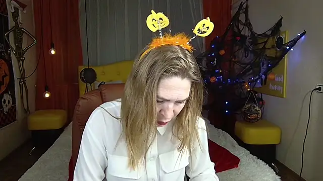 Snapshot of TessaDaybreak chatting on October 16, 7:05 am TessaDaybreak online show from October 16, 7:05 am