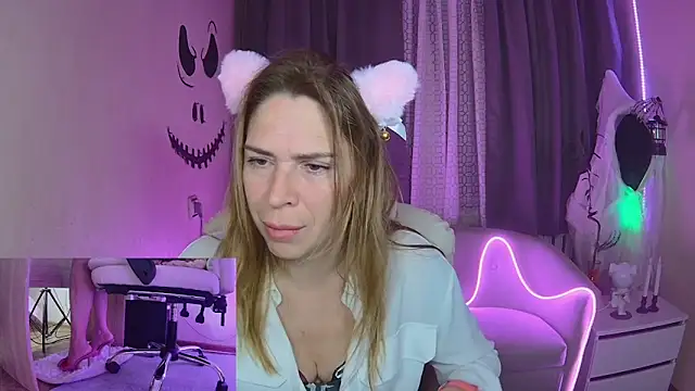 Snapshot of TessaDaybreak chatting on October 25, 6:56 am TessaDaybreak online show from October 25, 6:56 am