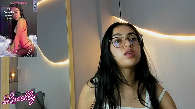 Snapshot of lucelly_15 chatting on October 19, 11:46 am lucelly 15 online show from October 19, 11:46 am