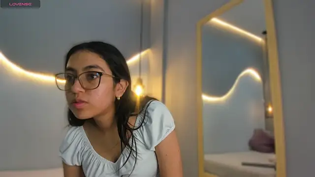 lucelly 15 online show from December 18, 11:47 am