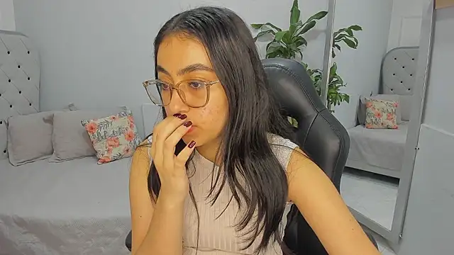 lucelly 15 online show from March 13, 11:48 am