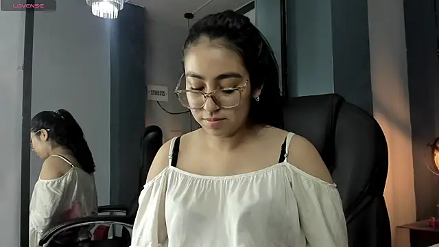 lucelly 15 online show from February 1, 11:52 am