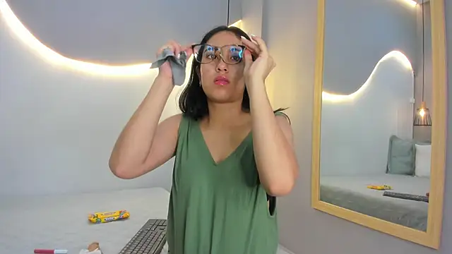 lucelly 15 online show from December 17, 11:48 am