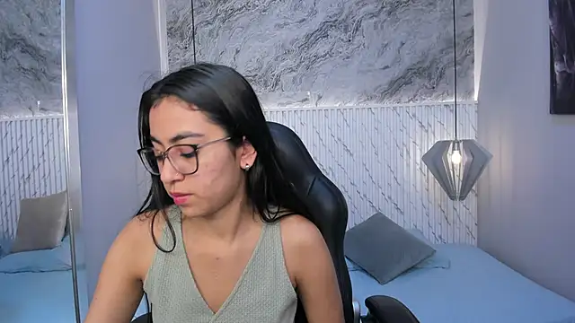 Snapshot of lucelly_15 chatting on March 20, 11:38 am lucelly 15 online show from March 20, 11:38 am