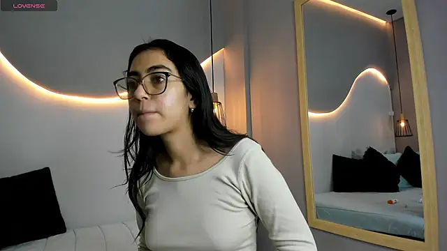 Snapshot of lucelly_15 chatting on October 2, 11:35 am lucelly 15 online show from October 2, 11:35 am
