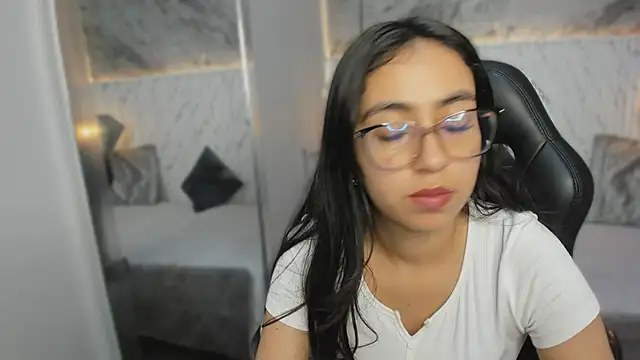 lucelly 15 online show from November 10, 11:59 am