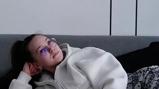 -Amora online show from March 31, 11:12 am