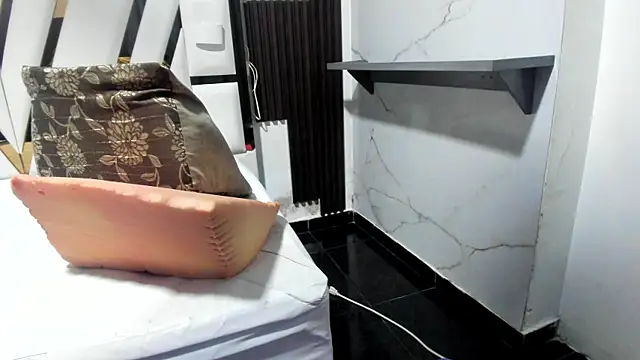 Snapshot of ebony_valentina chatting on July 1, 2:56 am ebony valentina online show from July 1, 2:56 am