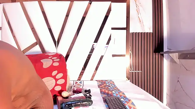 ebony valentina online show from May 20, 1:46 am