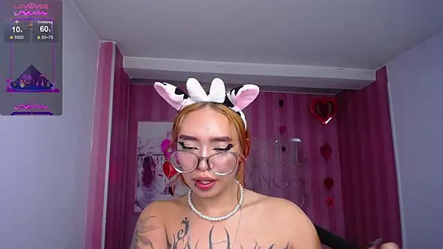 Snapshot of Anni_acker_b chatting on February 18, 1:43 am Anni acker b online show from February 18, 1:43 am