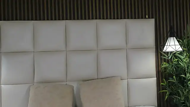 MelanieHillss online show from April 9, 4:03 am