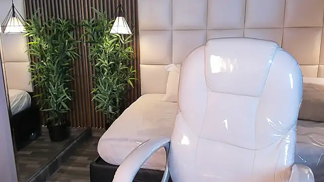 MelanieHillss online show from March 31, 4:03 am