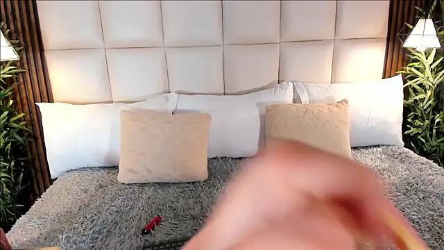 MelanieHillss online show from March 4, 4:09 am