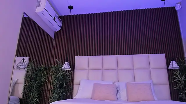 MelanieHillss online show from March 19, 4:34 am