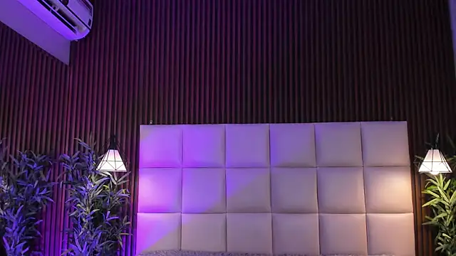 MelanieHillss online show from April 15, 4:07 am