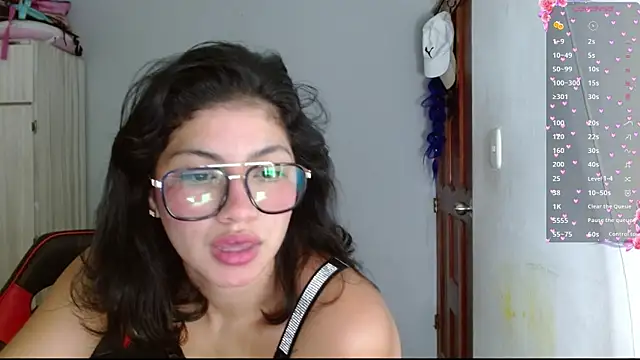 Snapshot of Violett_11 chatting on January 9, 5:25 am Violett 11 online show from January 9, 5:25 am