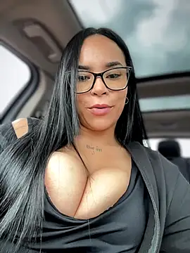 Naatalia online show from April 4, 9:10 pm