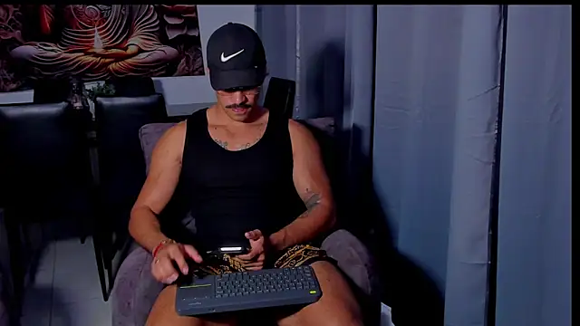 Snapshot of Valentino_Dosantos_ chatting on February 20, 8:33 pm Valentino Dosantos online show from February 20, 8:33 pm