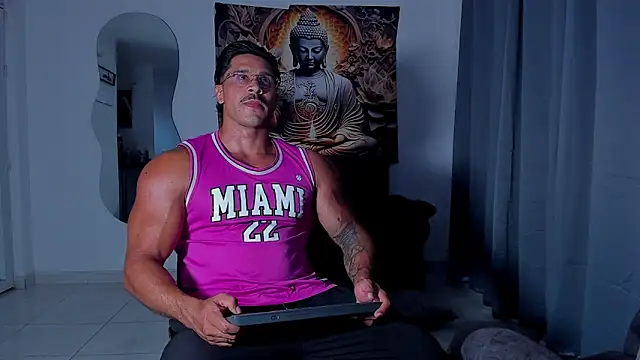 Snapshot of Valentino_Dosantos_ chatting on November 20, 9:36 pm Valentino Dosantos online show from November 20, 9:36 pm