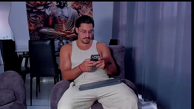 Snapshot of Valentino_Dosantos_ chatting on February 10, 8:19 pm Valentino Dosantos online show from February 10, 8:19 pm