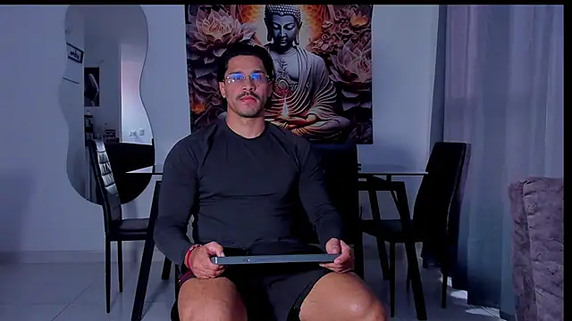 Snapshot of Valentino_Dosantos_ chatting on February 4, 8:15 pm Valentino Dosantos online show from February 4, 8:15 pm