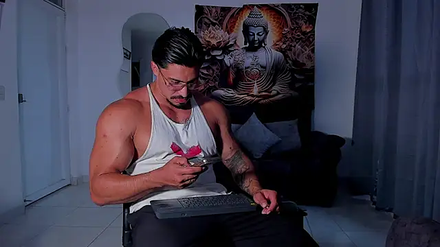 Snapshot of Valentino_Dosantos_ chatting on October 10, 8:20 pm Valentino Dosantos online show from October 10, 8:20 pm