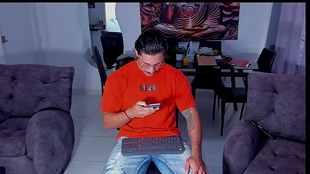 Snapshot of Valentino_Dosantos_ chatting on February 2, 8:19 pm Valentino Dosantos online show from February 2, 8:19 pm