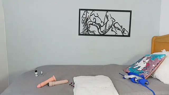 Snapshot of karina-lopez chatting on December 14, 2:00 pm karina-lopez online show from December 14, 2:00 pm