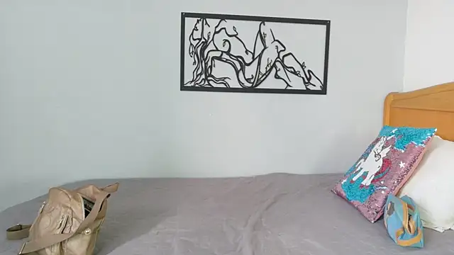 Snapshot of karina-lopez chatting on December 15, 2:01 pm karina-lopez online show from December 15, 2:01 pm