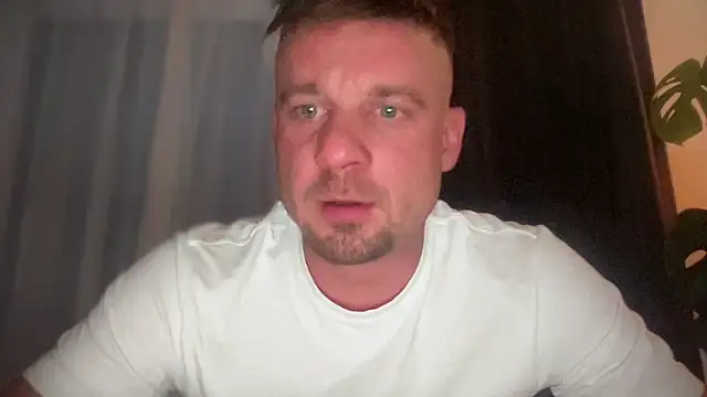 Snapshot of Hagener985 chatting on May 18, 7:40 pm Hagener985 online show from May 18, 7:40 pm