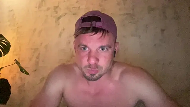 Snapshot of Hagener985 chatting on May 8, 12:14 am Hagener985 online show from May 8, 12:14 am