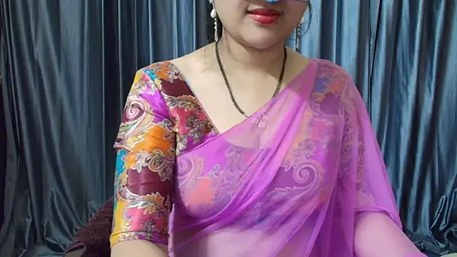 Snapshot of goldiwets chatting on November 7, 4:28 am goldiwets online show from November 7, 4:28 am