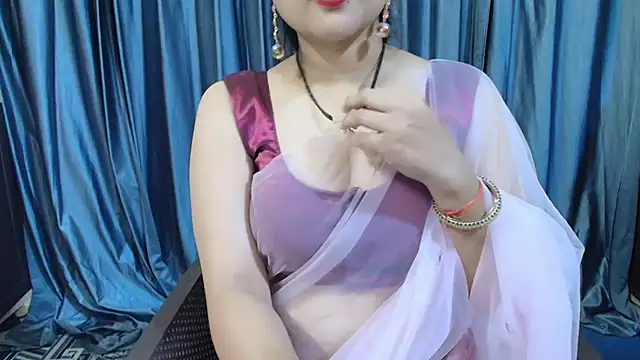 Snapshot of goldiwets chatting on November 10, 3:00 am goldiwets online show from November 10, 3:00 am