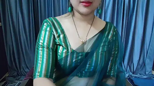 Snapshot of goldiwets chatting on November 6, 4:05 am goldiwets online show from November 6, 4:05 am