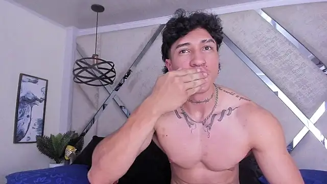 Snapshot of KaryBig3 chatting on February 23, 8:06 am KaryBig3 online show from February 23, 8:06 am