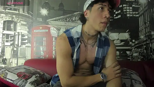 Snapshot of KaryBig3 chatting on March 4, 4:27 am KaryBig3 online show from March 4, 4:27 am