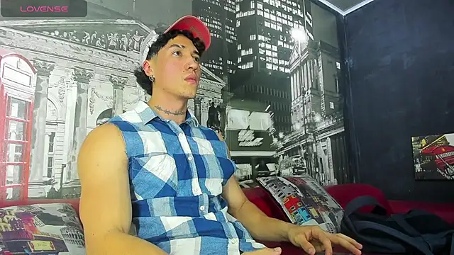 Snapshot of KaryBig3 chatting on March 13, 4:27 am KaryBig3 online show from March 13, 4:27 am