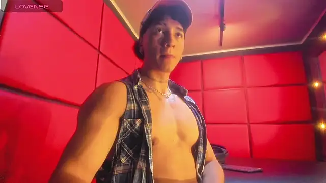 Snapshot of KaryBig3 chatting on March 9, 4:49 am KaryBig3 online show from March 9, 4:49 am